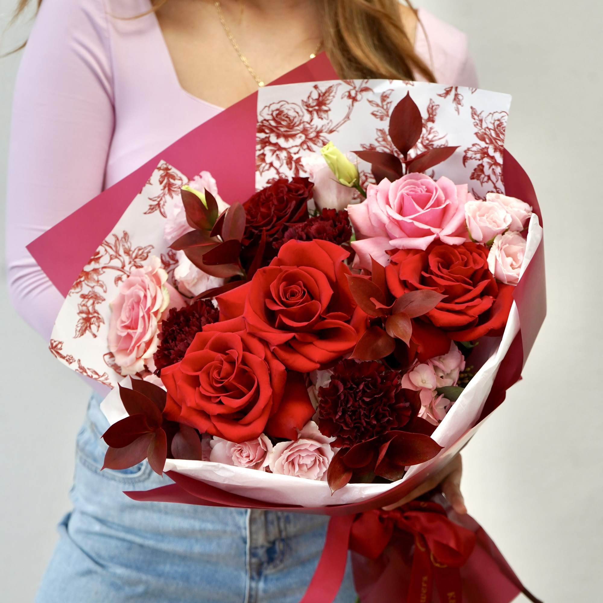 Mixed flowers bouquet, from romantic and gentle to an edgy and interesting