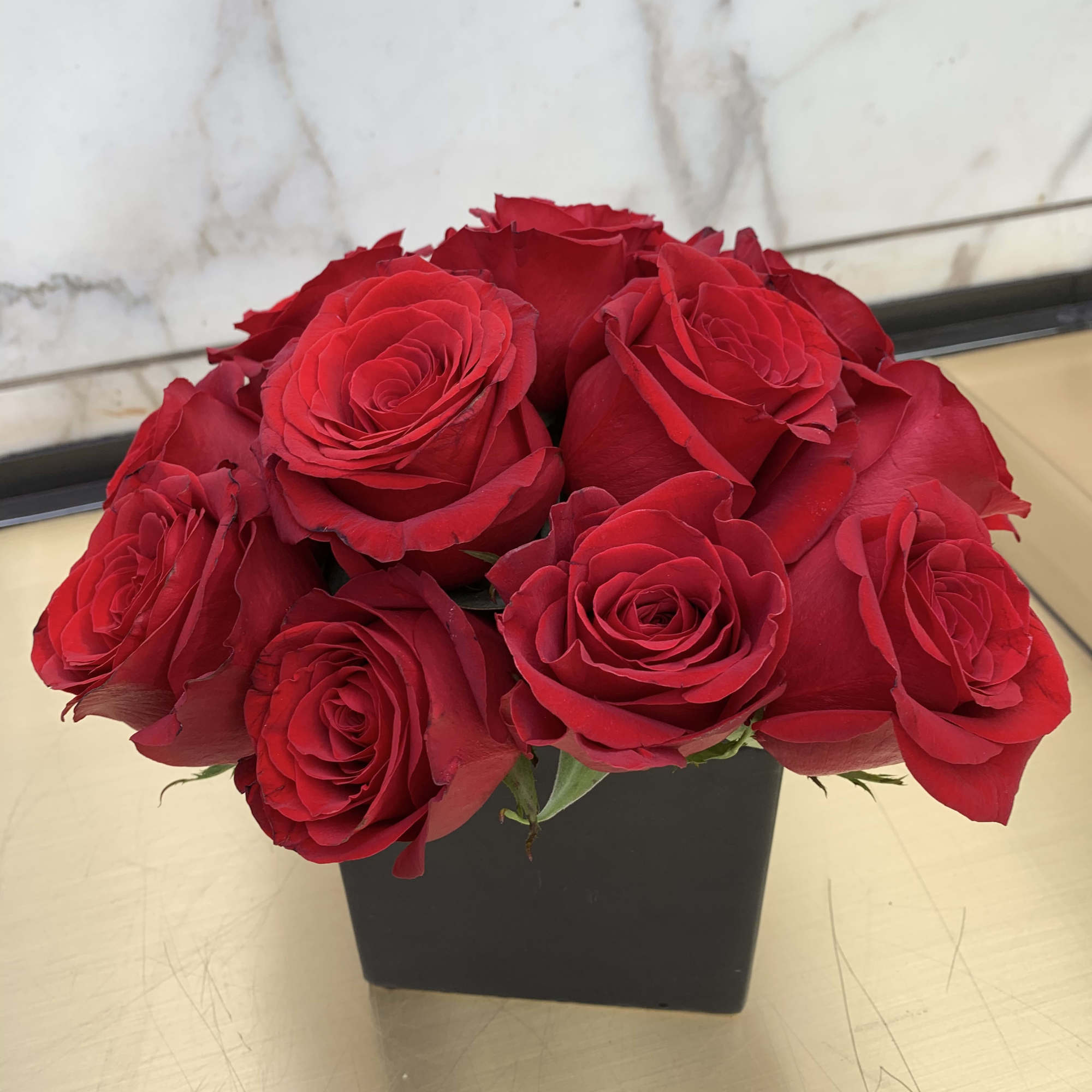 Red roses arranged in a black square vase, photo 4 of 4