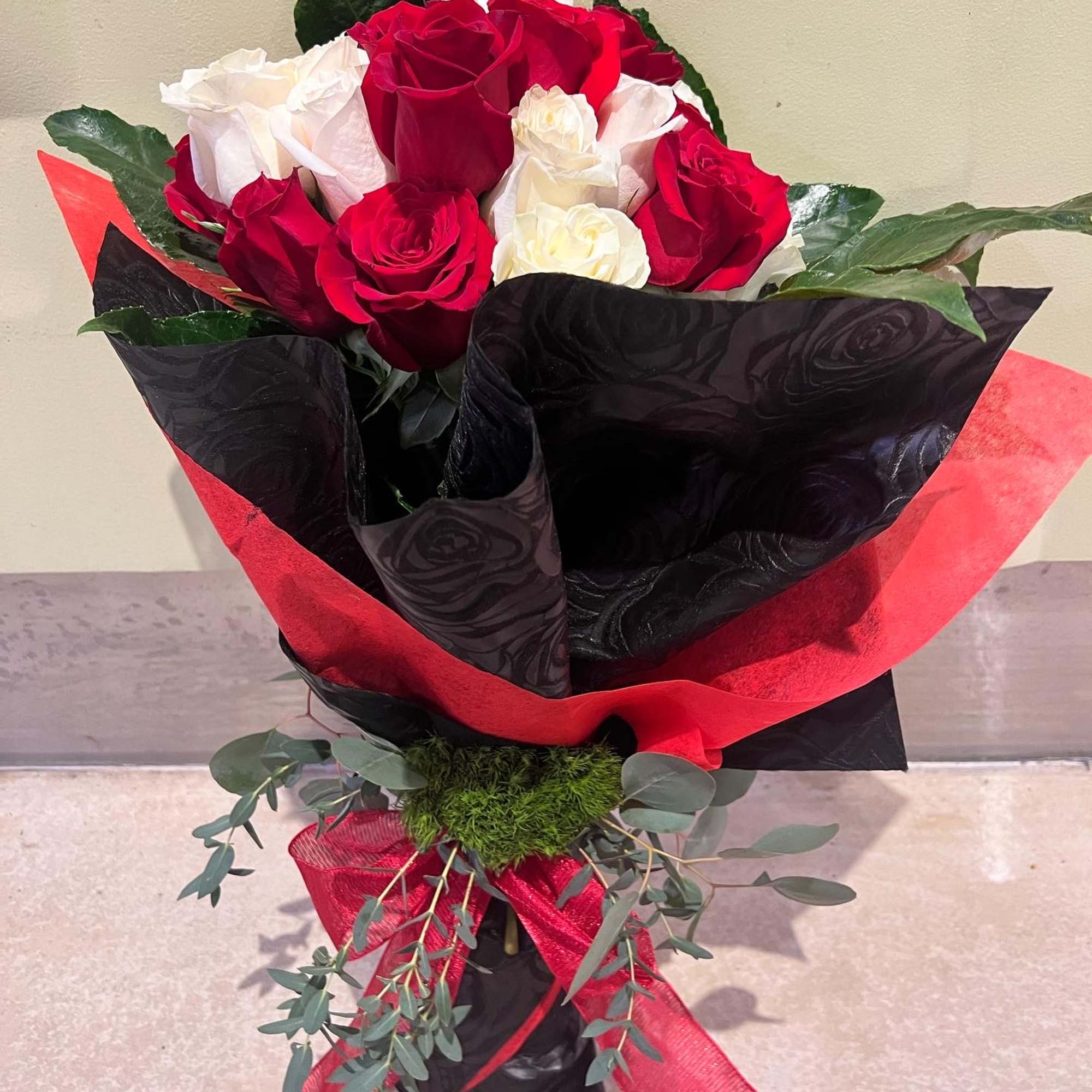 Bouquet of red and white roses wrapped in black and red paper, photo 2 of 4