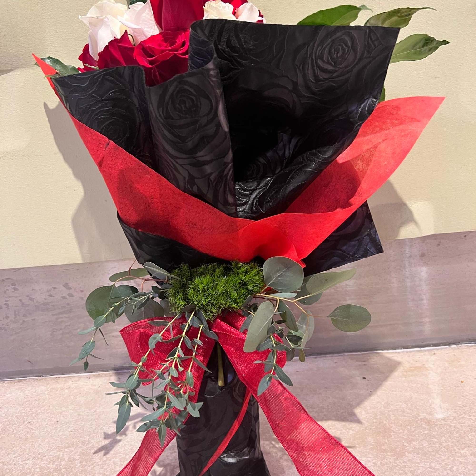 Bouquet of red and white roses wrapped in black and red paper, photo 3 of 4