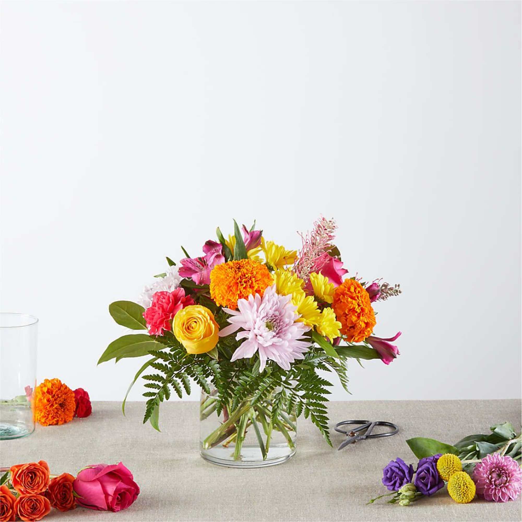 A perfect combination of flowers that will bring joy and smells to