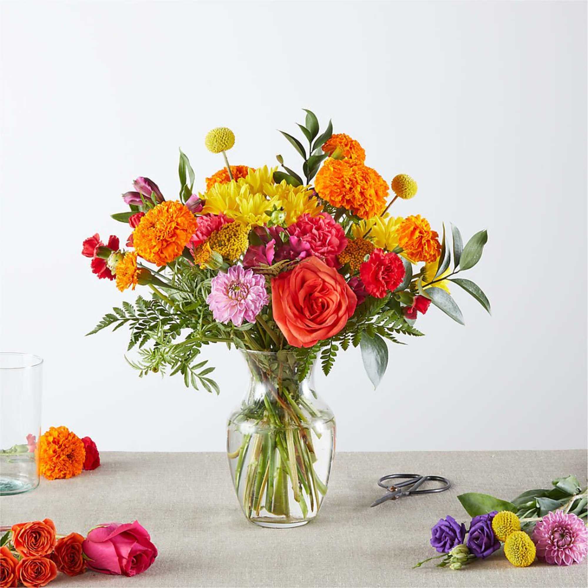 A perfect combination of flowers that will bring joy and smells to