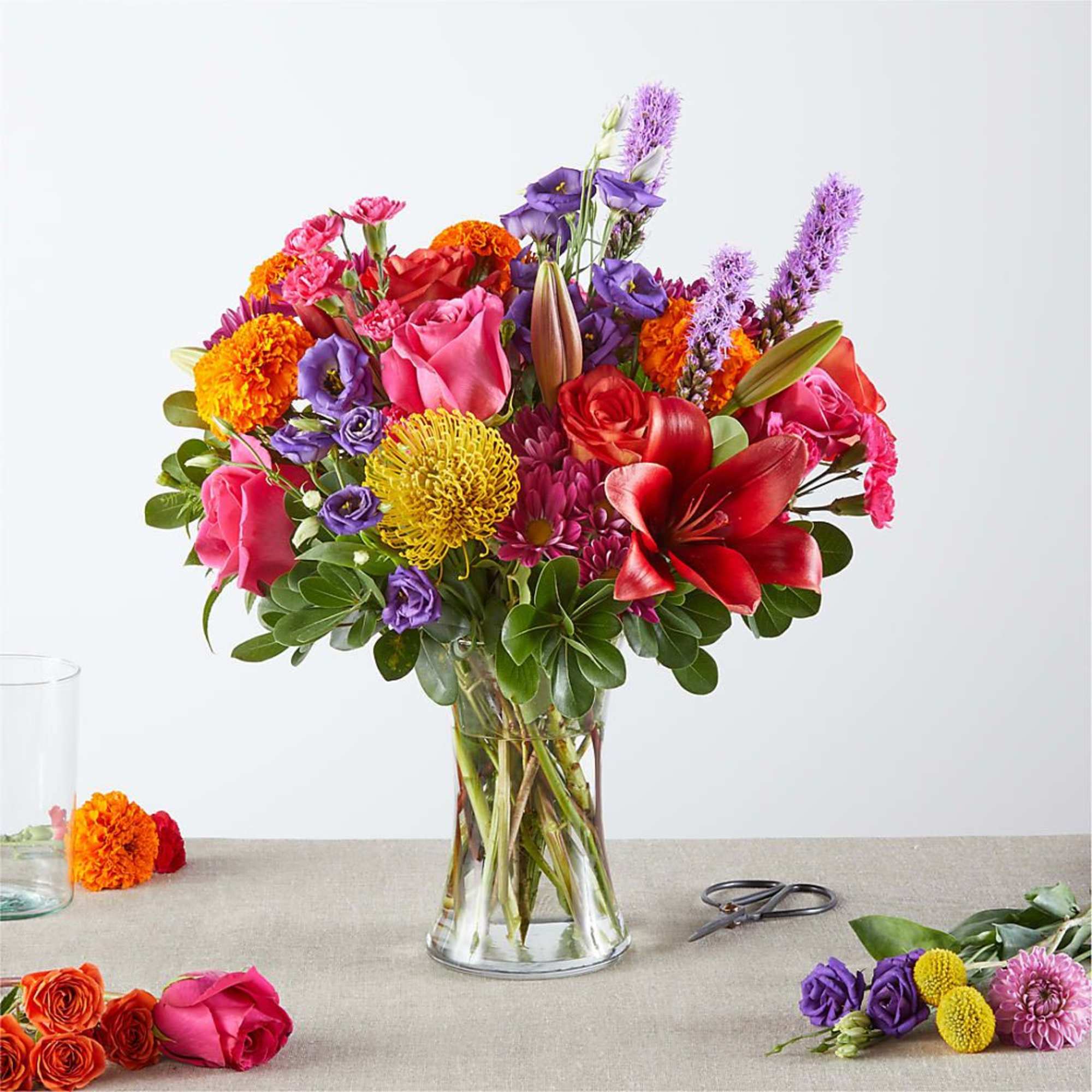 A perfect combination of flowers that will bring joy and smells to