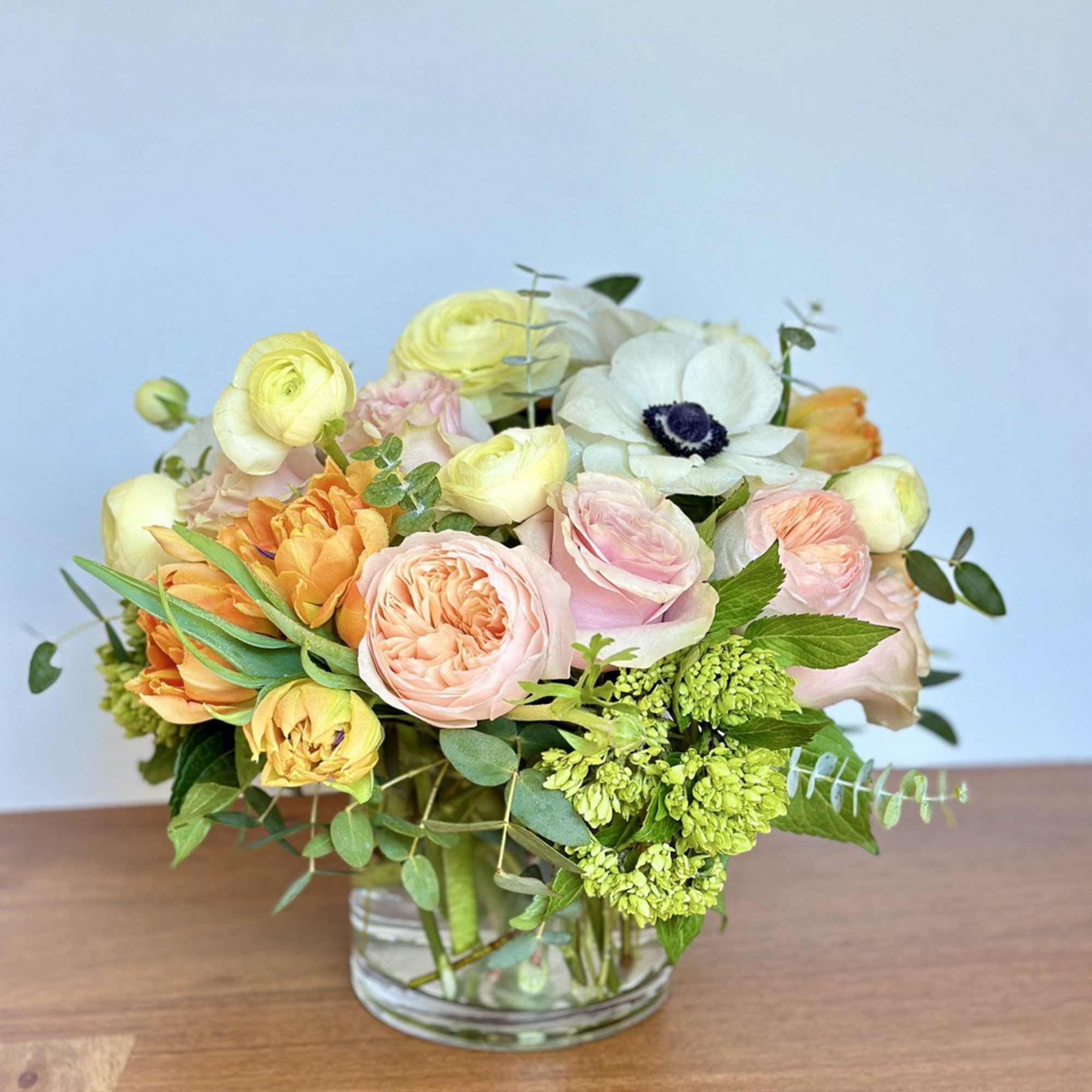 Mixed pastel bouquet in a clear glass vase