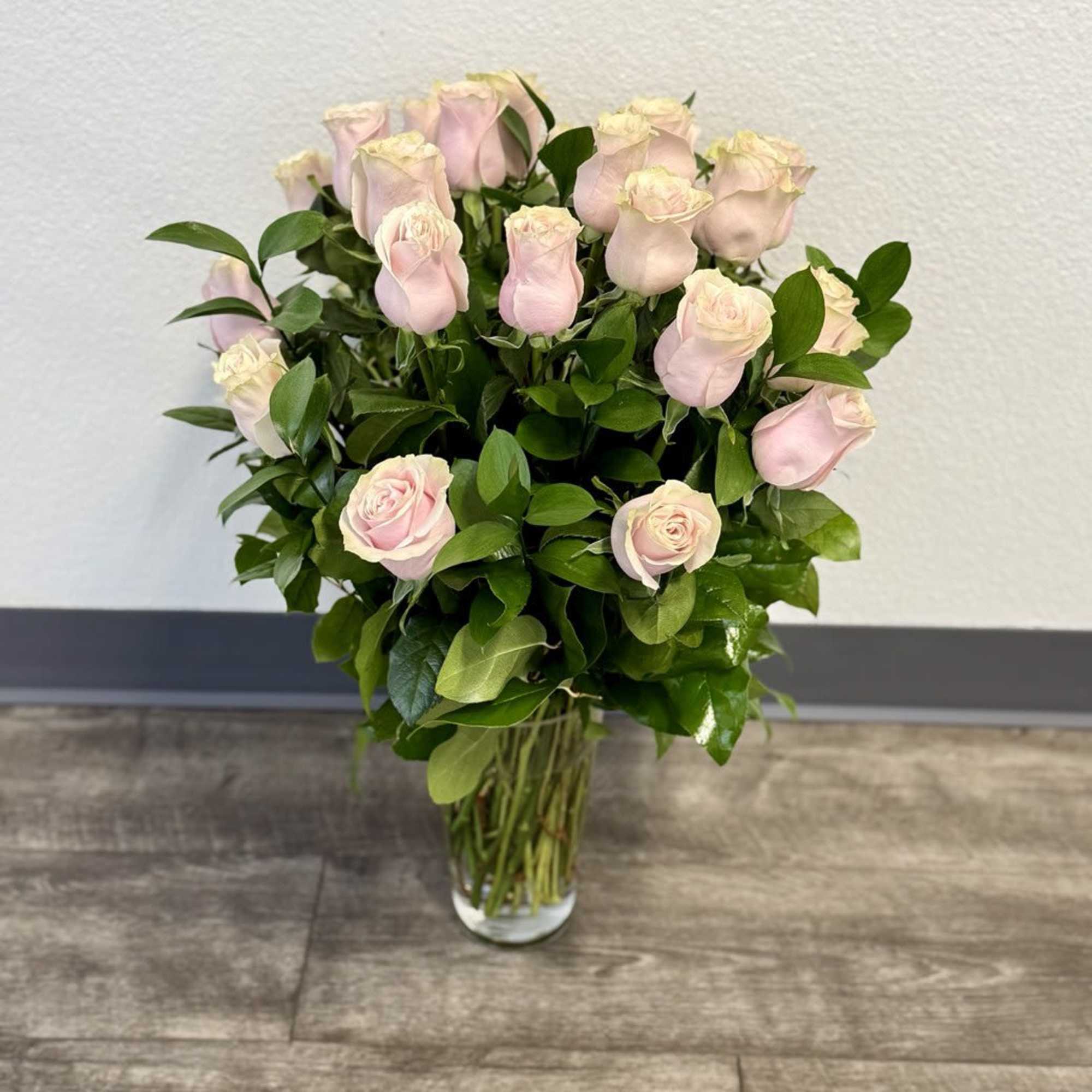 Bouquet of pale pink roses in a clear glass vase