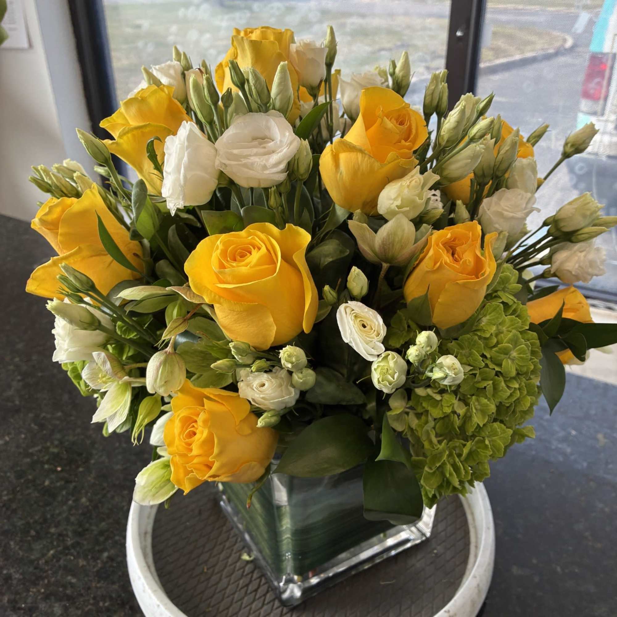 Yellow and Green..............For that Table centerpiece or just to say "Happy Easter"....standing
