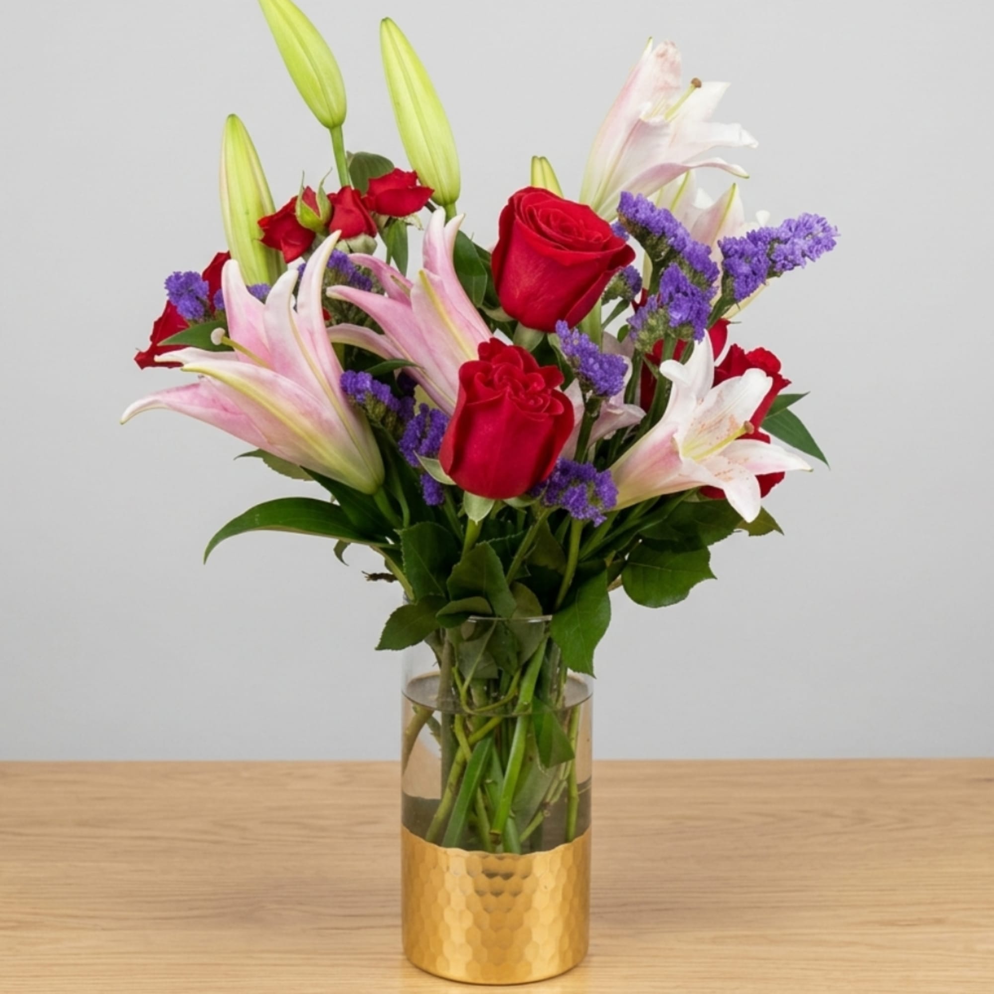 Bouquet of red roses and pink lilies in a glass vase, photo 2 of 3