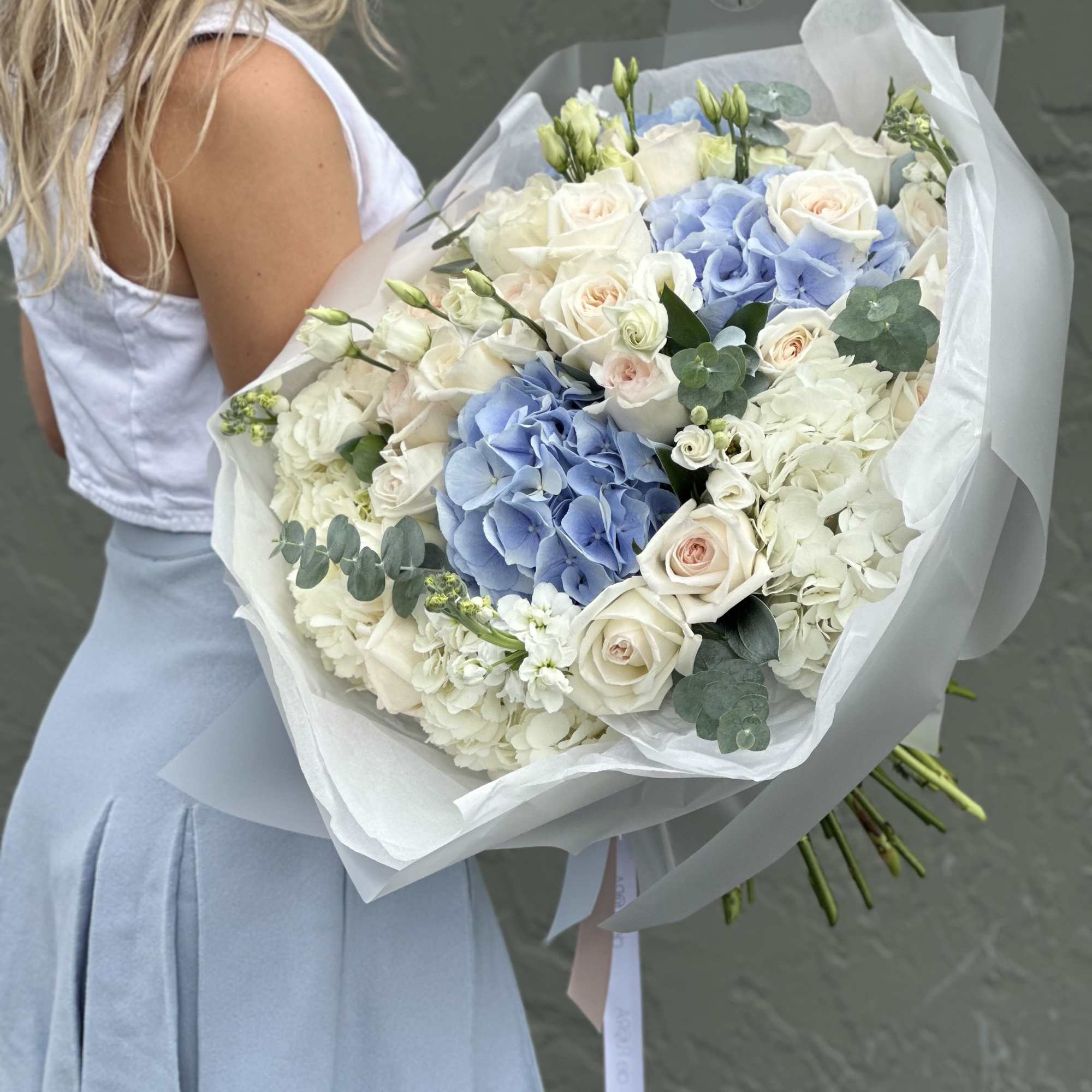 Large bouquet of white roses and blue hydrangeas wrapped in white paper, photo 3 of 4