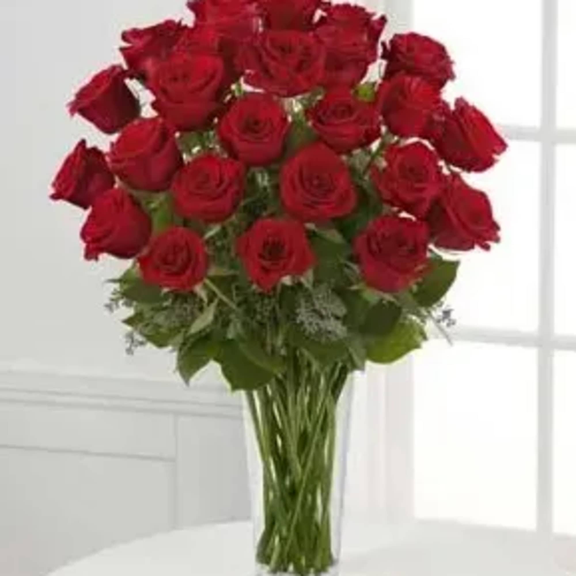 Bouquet of red roses in a clear glass vase