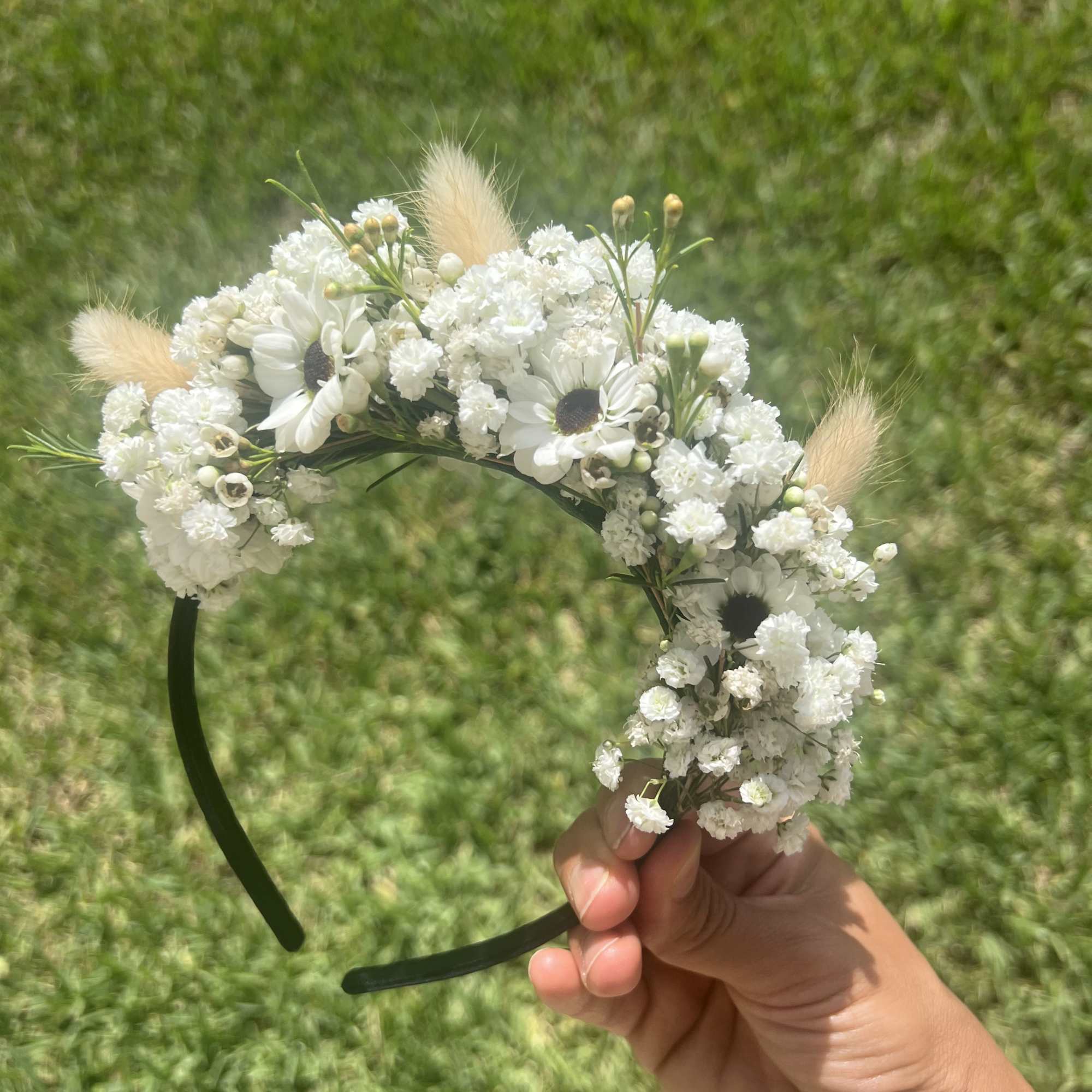 White floral headband with small daisy-like blooms