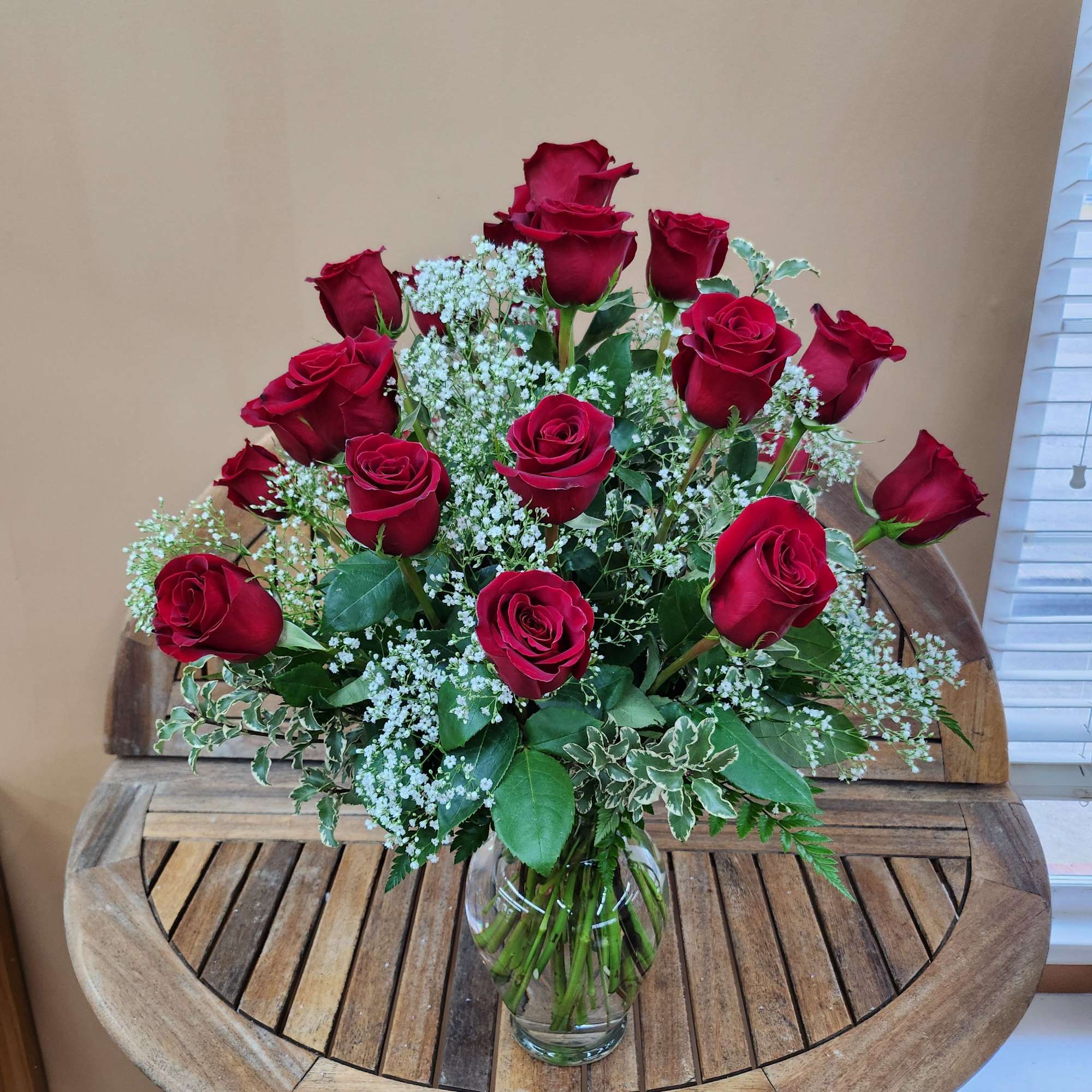 Bouquet of red roses in a clear glass vase