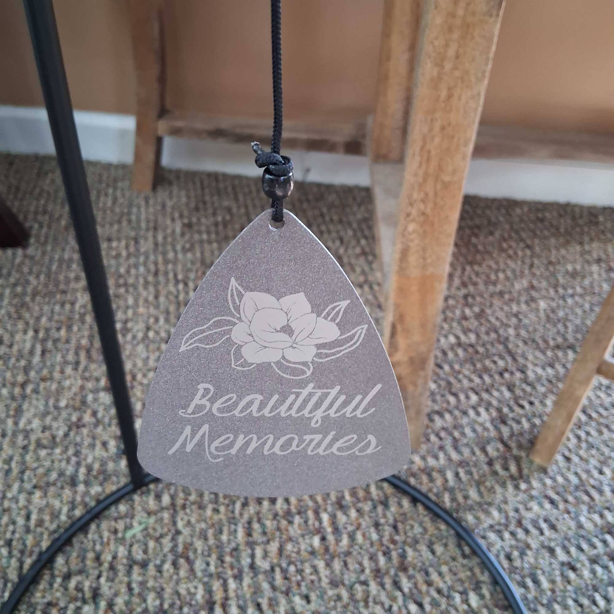 Memorial ornament with a flower graphic and the words "Beautiful Memories"