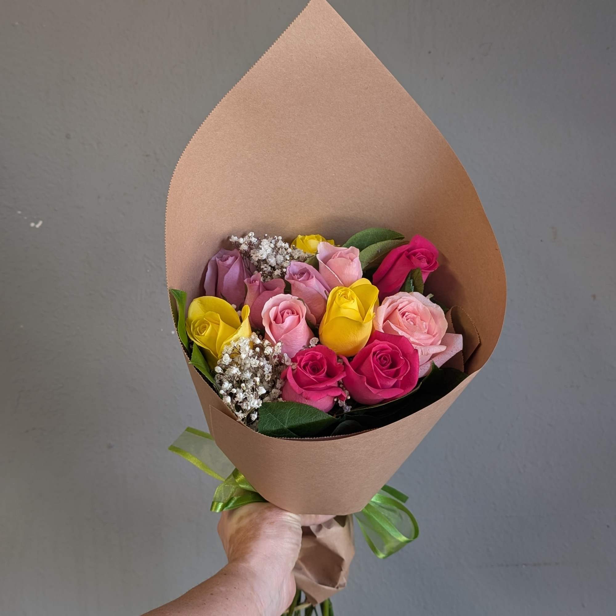 FOR IN STORE PICKUP ONLY 
Local, short stem roses (40cm) Life expectancy, photo 2 of 2