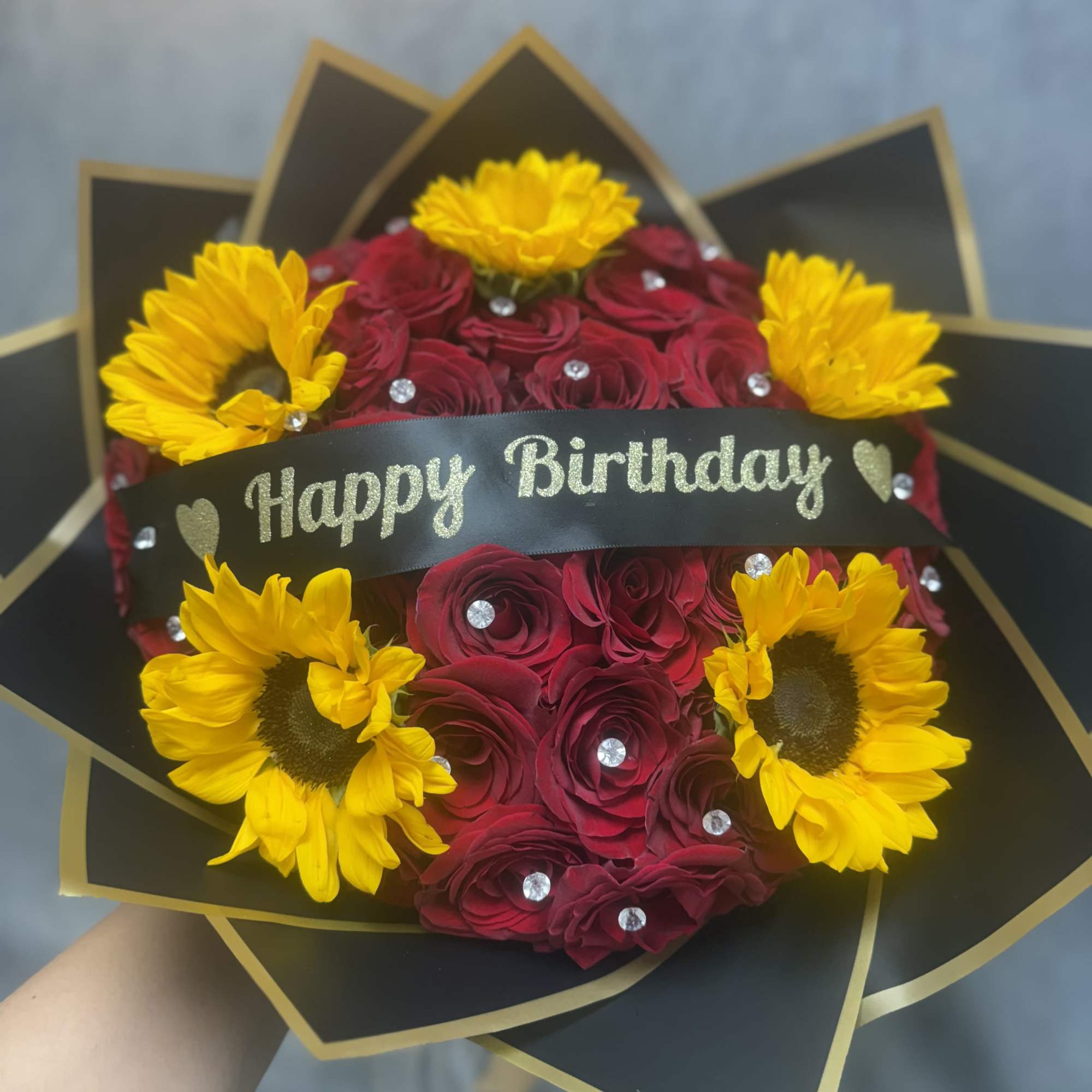Celebrate their special day with our Sunny Rosy Birthday Bouquet! This cheerful