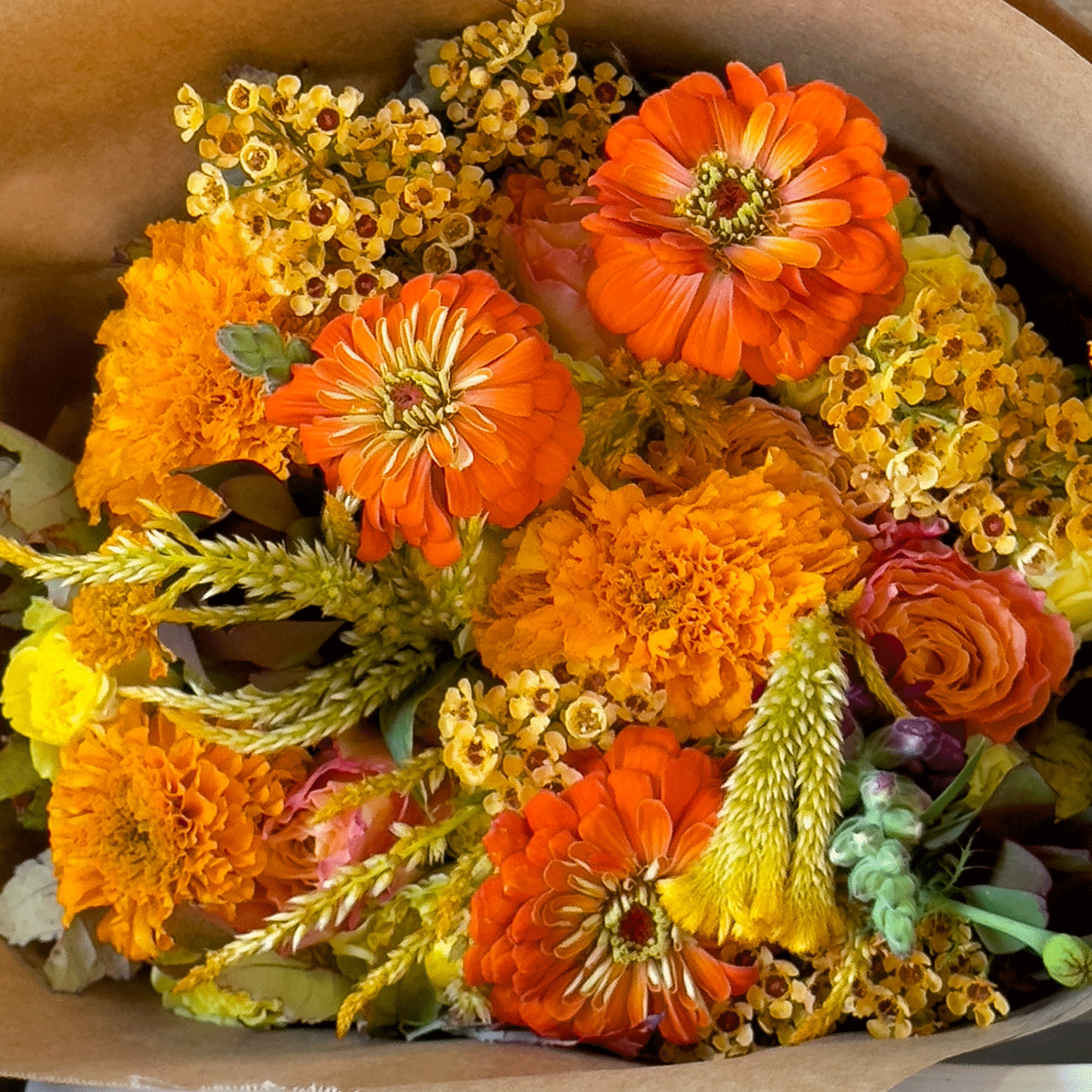 NARANJO RAMO - Mix Seasonal Bouquet : Seasonal Autumn Flowers : ZINNIA, photo 2 of 3