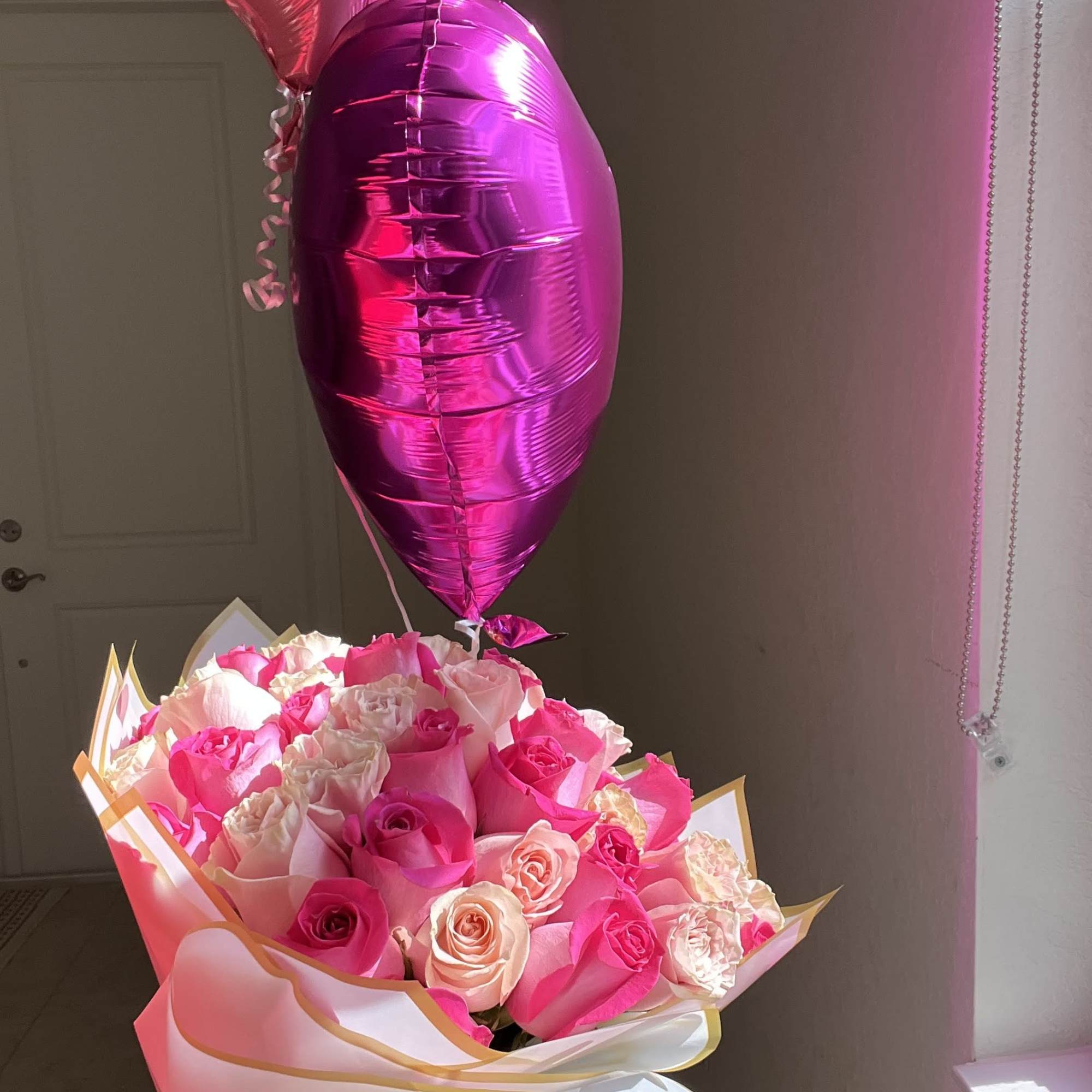 Pink rose bouquet with two heart-shaped balloons