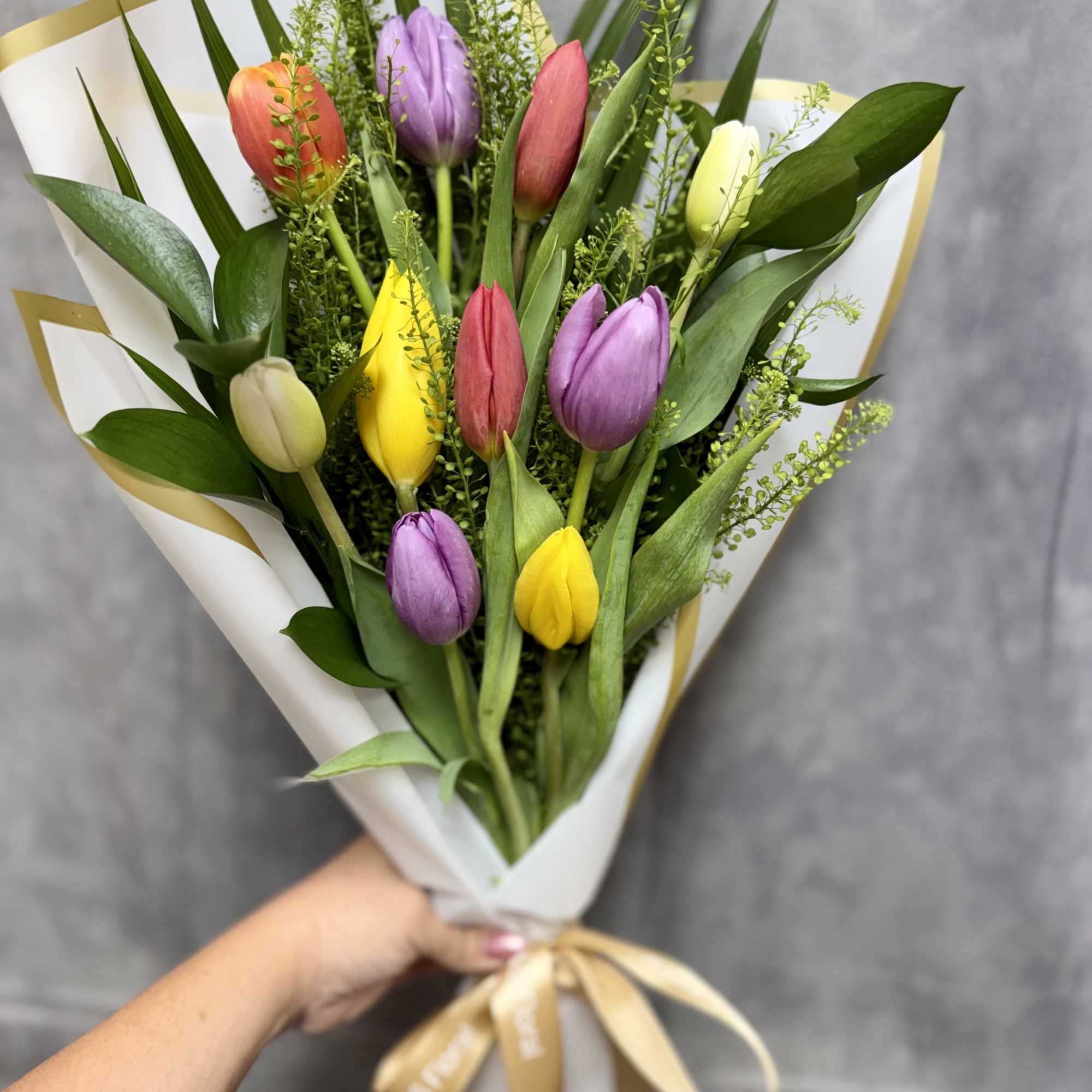A stunning bouquet of fresh vibrant tulips arranged to bring elegance 