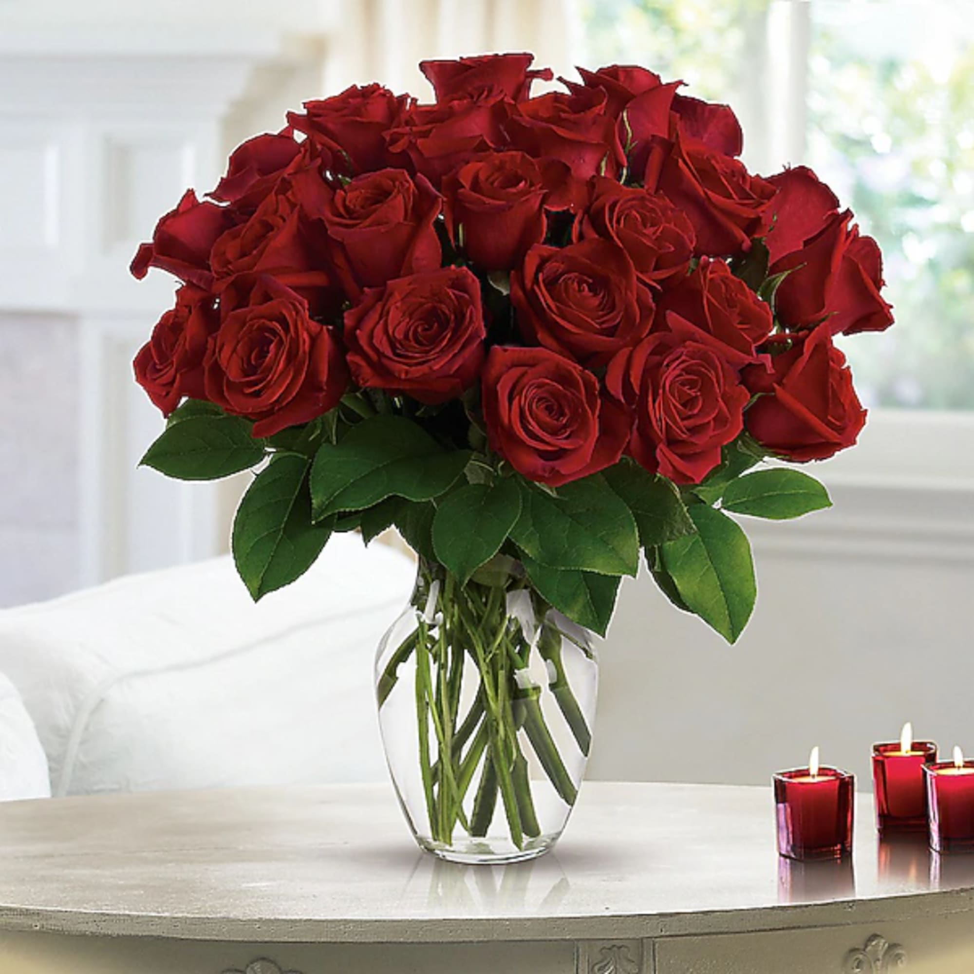 Bouquet of red roses in a clear glass vase, photo 2 of 2