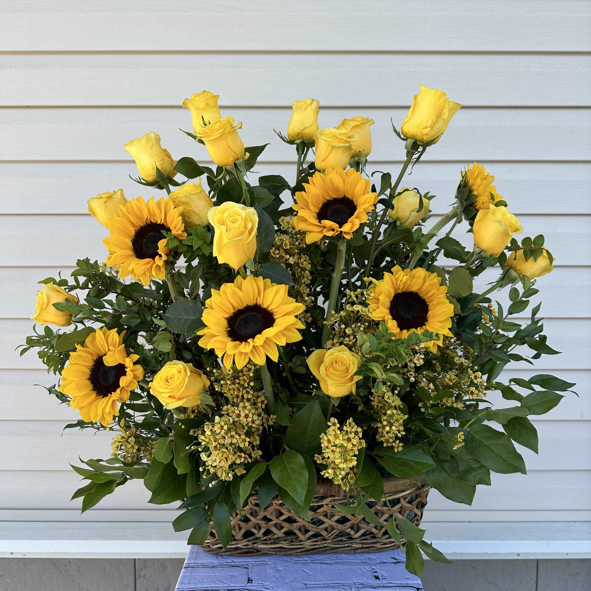 Yellow roses and sunflowers arranged in a wicker basket, photo 3 of 4