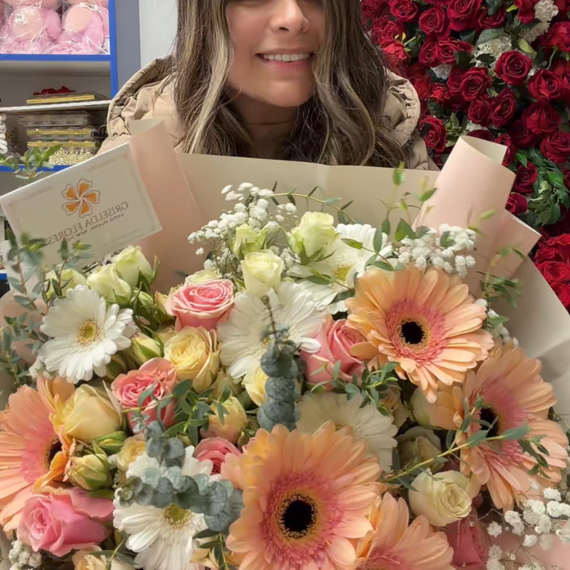 Ramo de gerberas, rosas y mini rosas en Long Island New York, photo 2 of 4