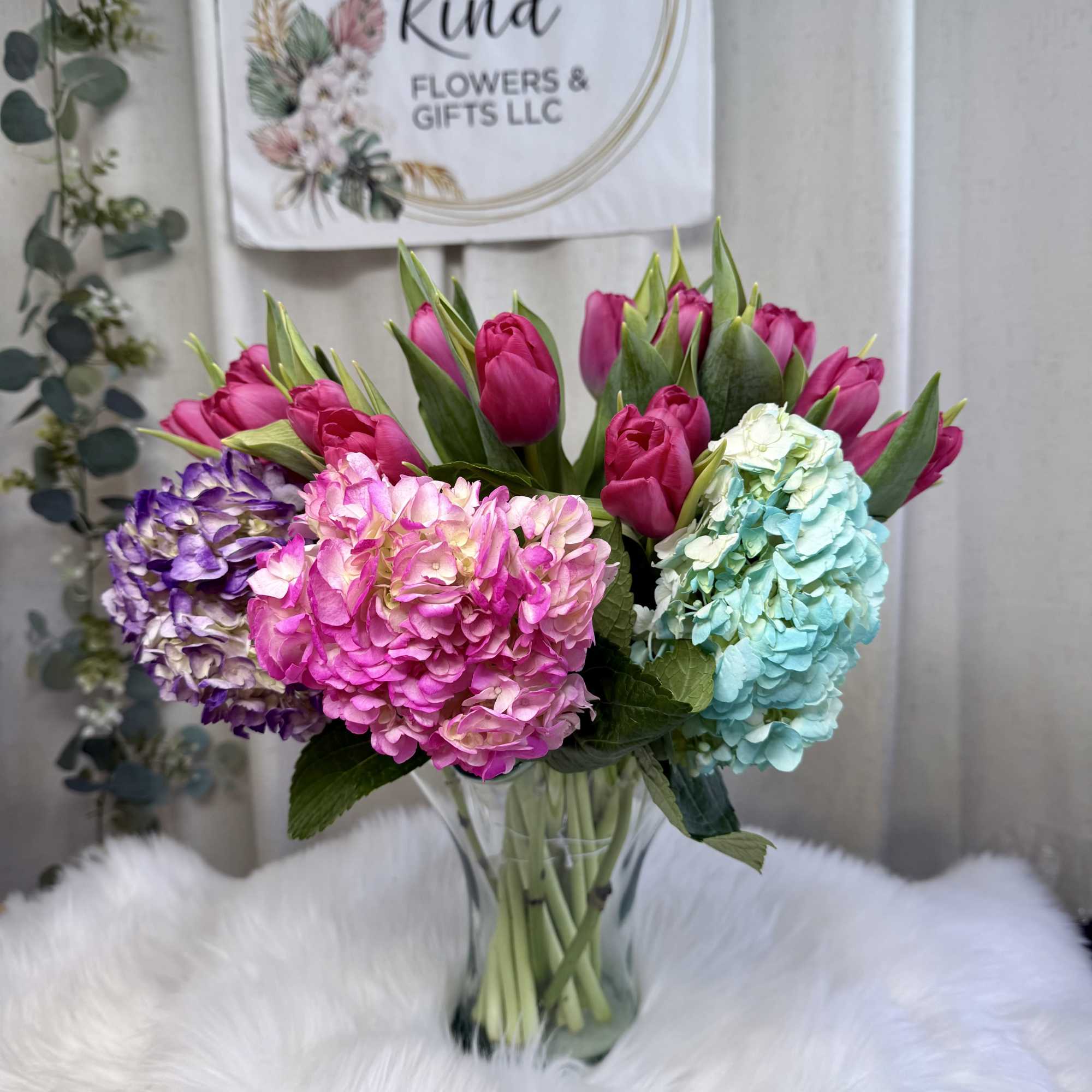 The color of the tulips can be selected according to your preference., photo 2 of 2