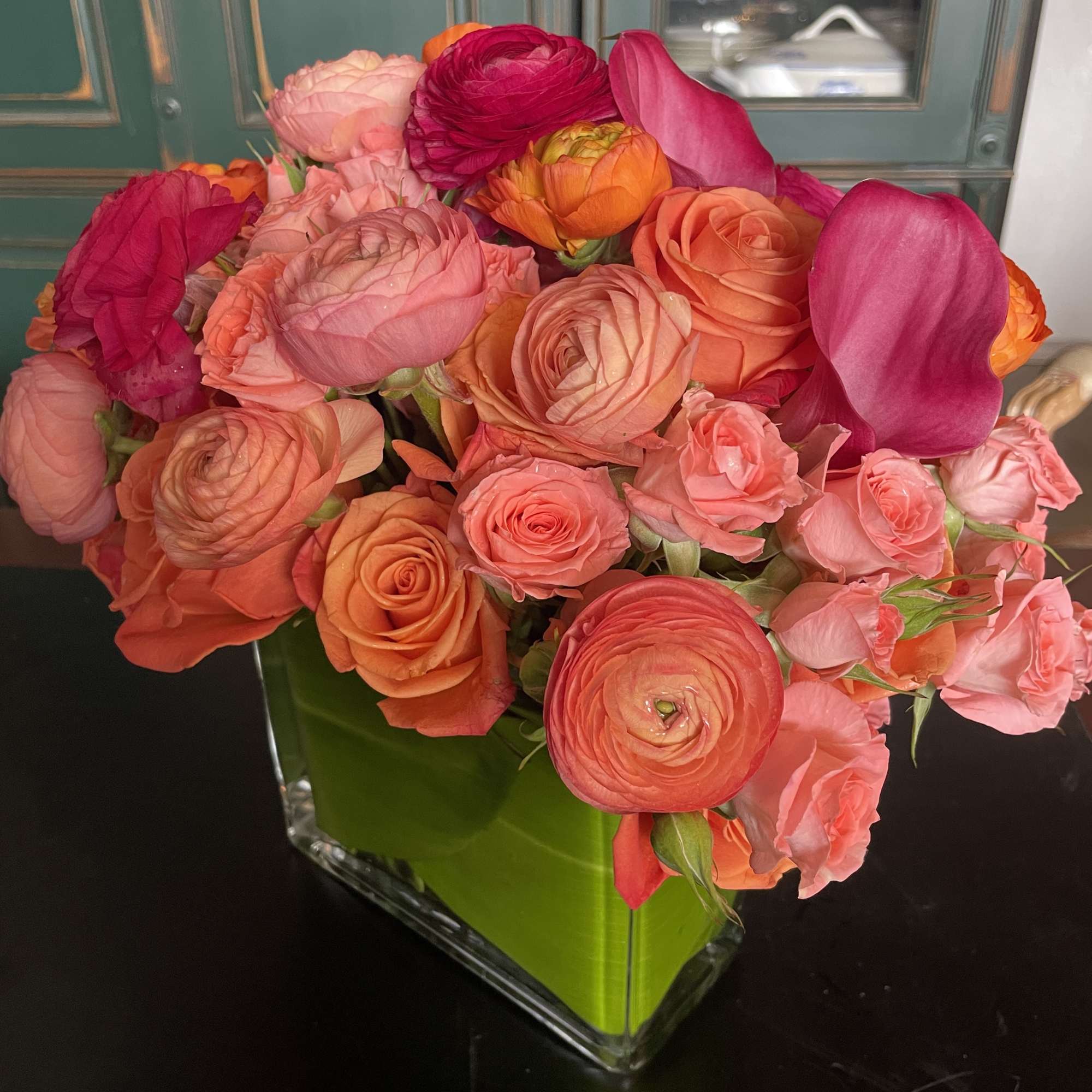 Pink and orange mixed bouquet in a clear glass vase