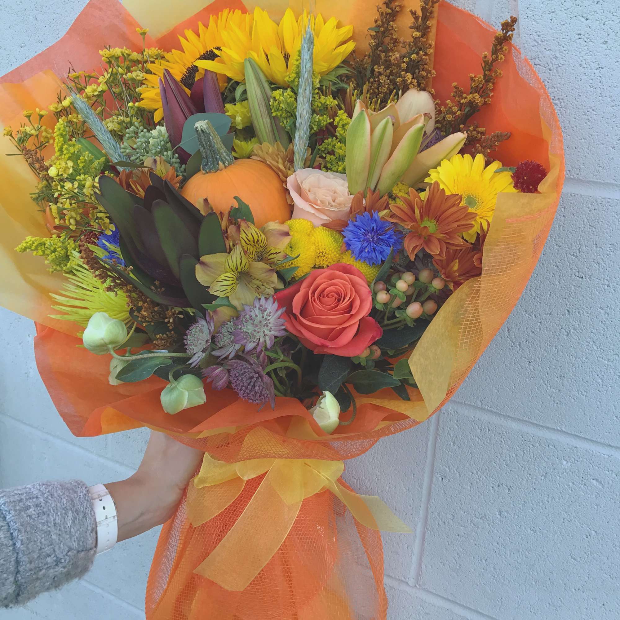 Fall colors and flowers bouquet with pumpkin!
It's deluxe bouquet on the picture.