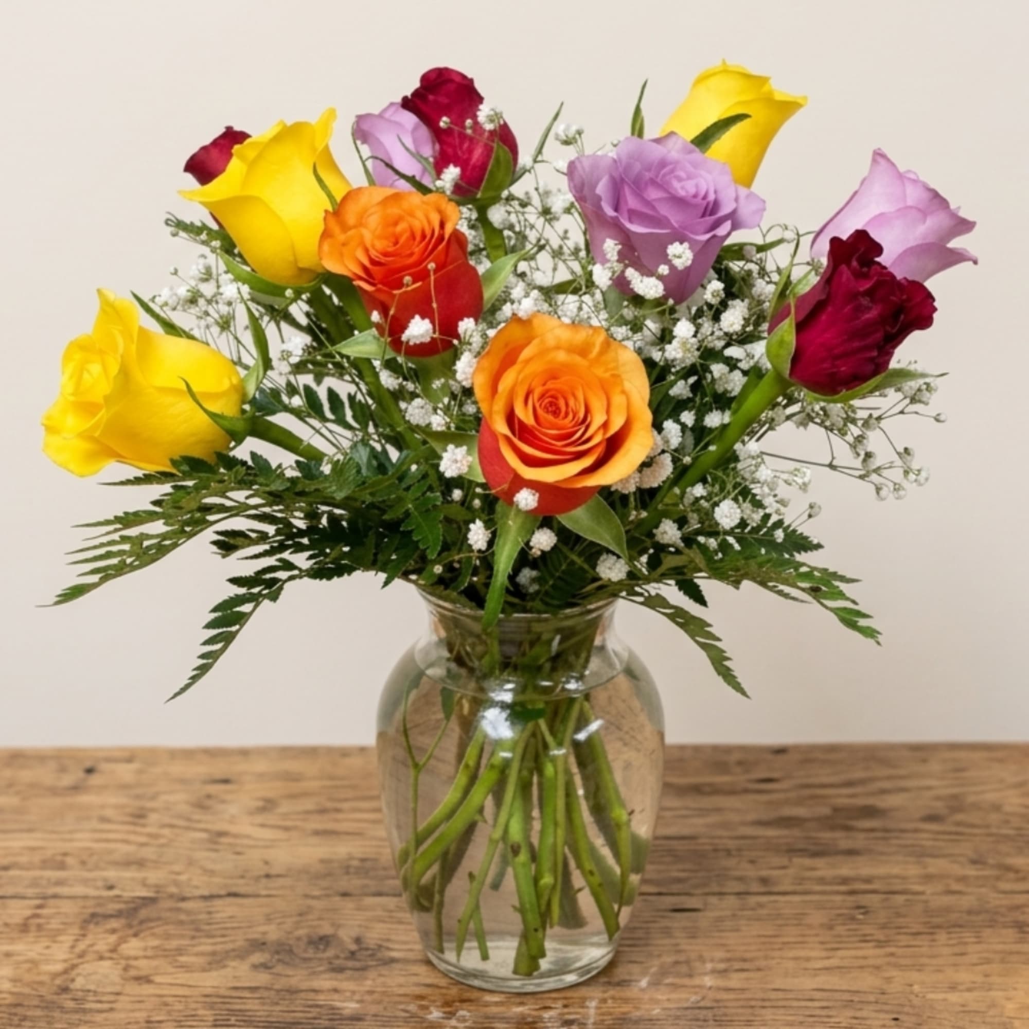 Mixed roses in a clear glass vase with baby's breath, photo 2 of 3