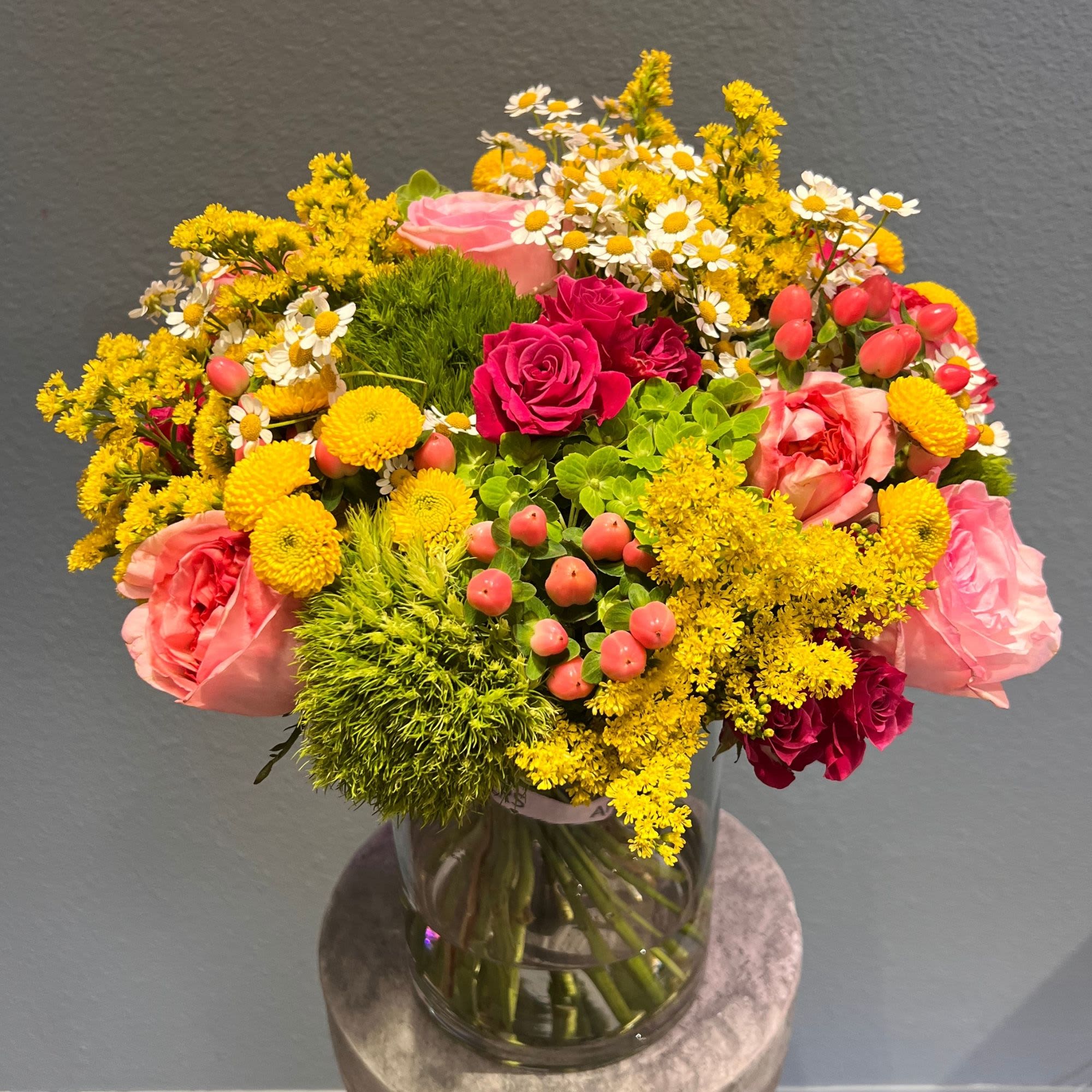 Hydrangea, Garden Roses, Spray Roses, Green Balls, Pink Coffee Beans, Camomiles, Mini