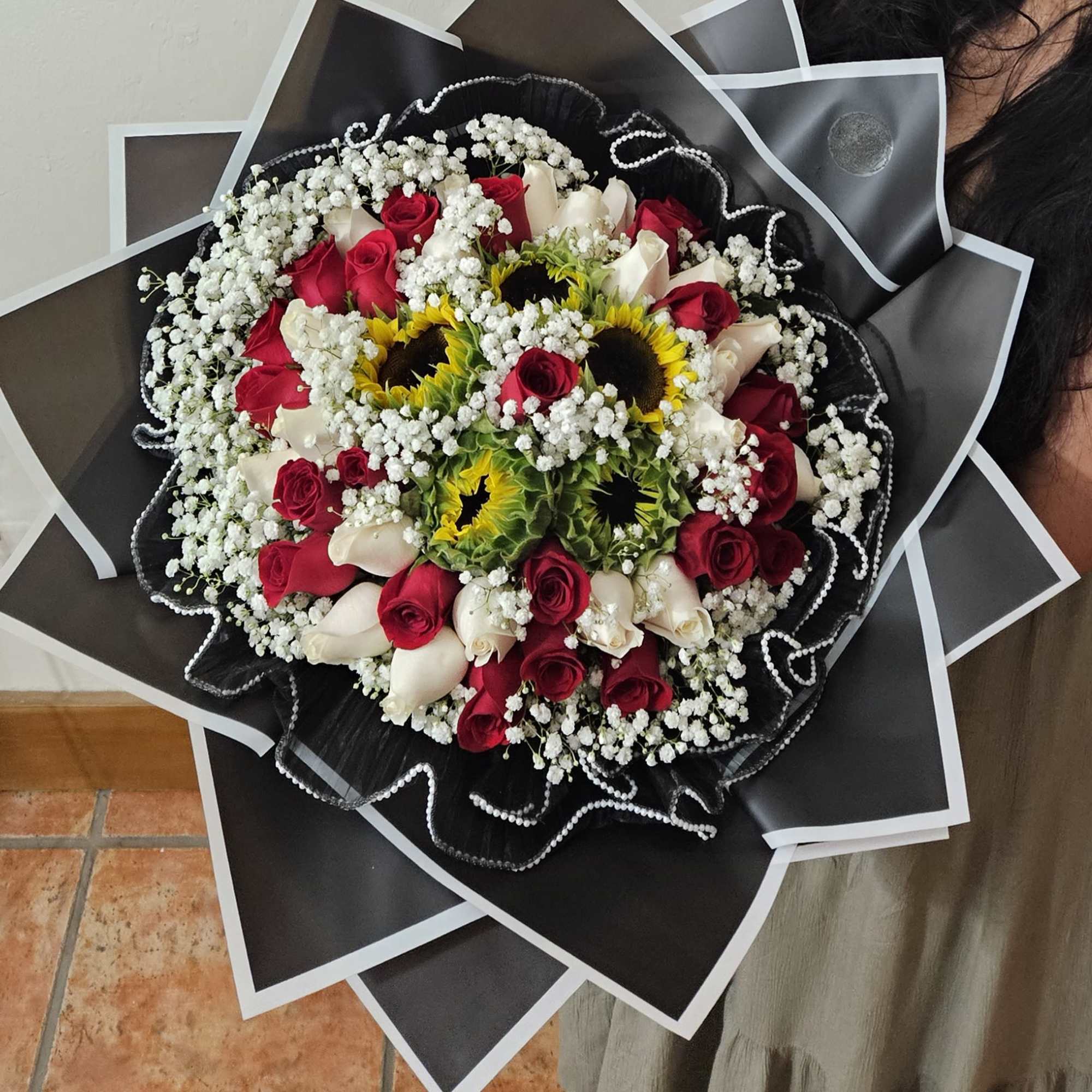 Bouquet of red and white roses with sunflowers and baby's breath, photo 2 of 2