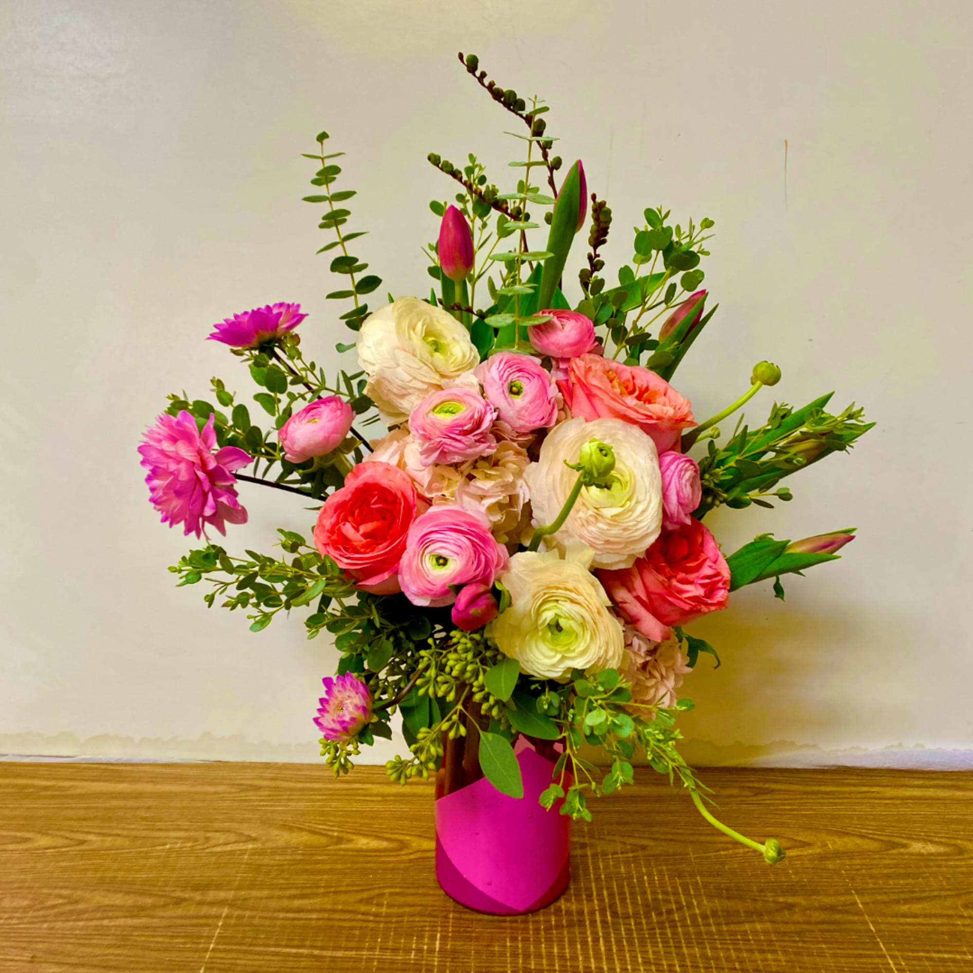 Pink and white mixed bouquet in a magenta vase, photo 2 of 4
