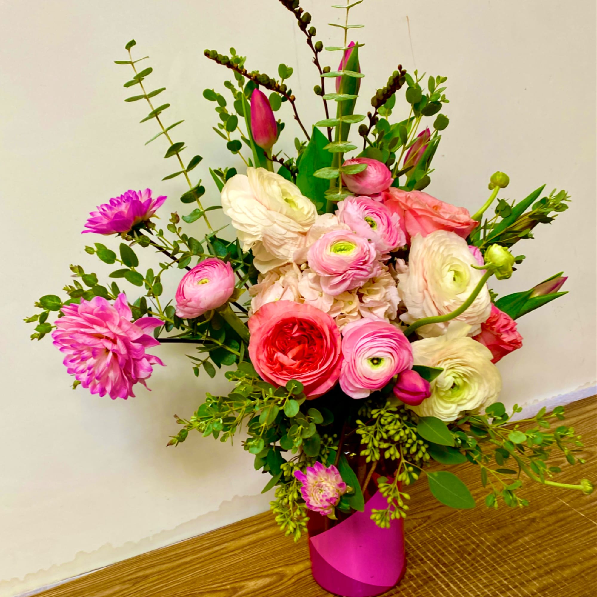 Pink and white mixed bouquet in a magenta vase, photo 4 of 4