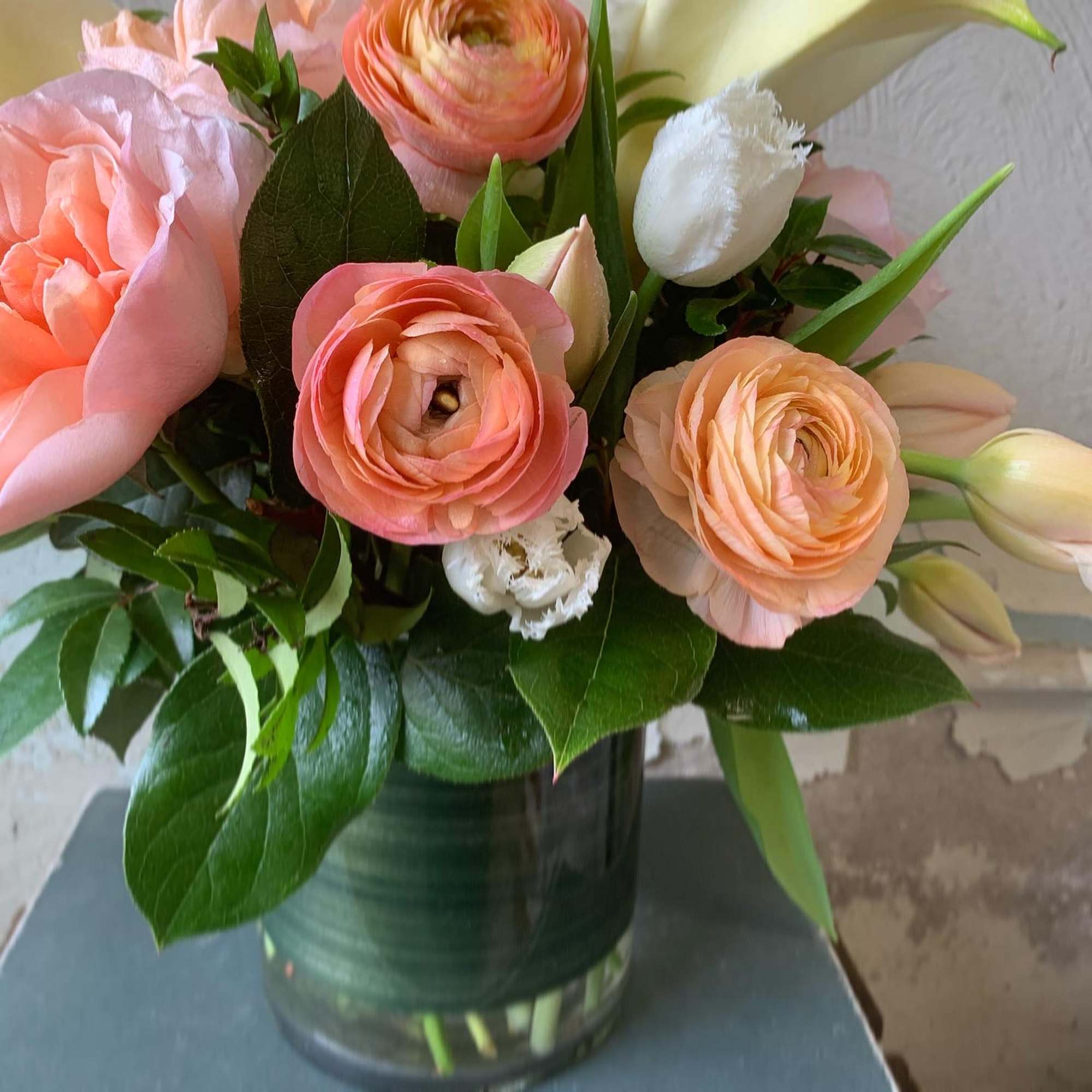 Pink and peach flowers arranged in a glass vase, photo 3 of 3