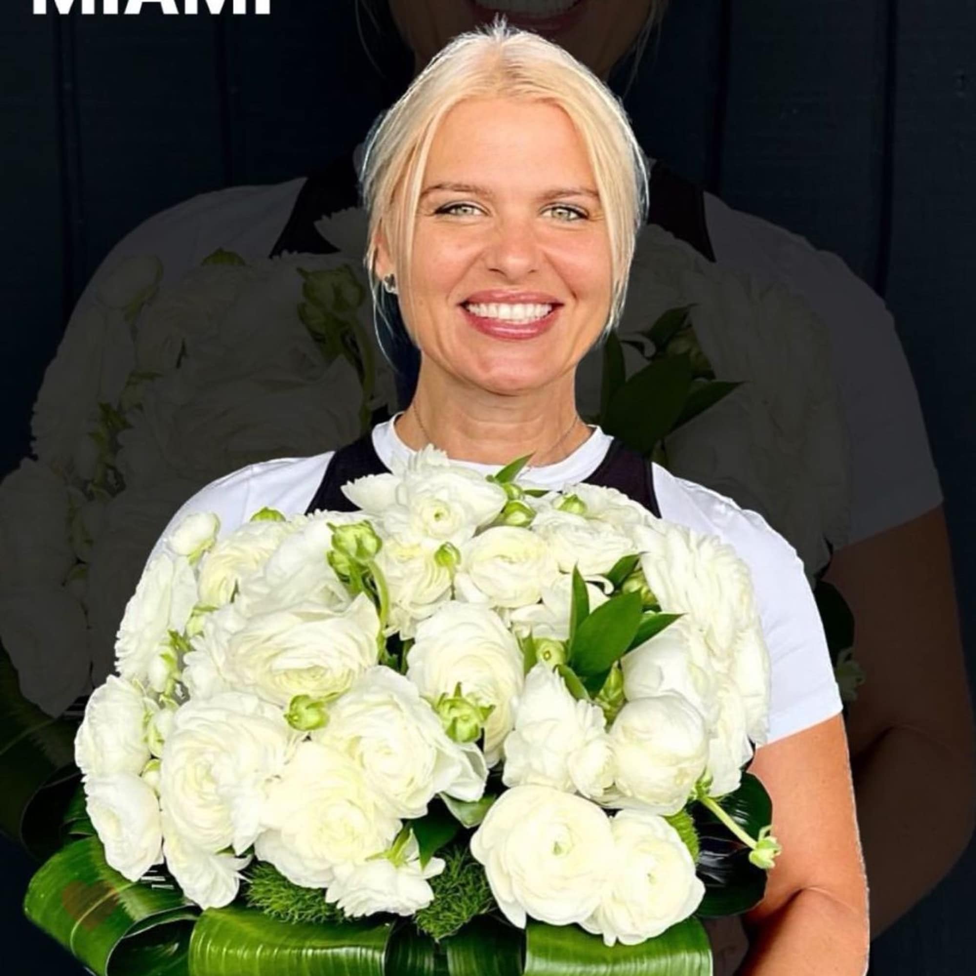 Standart size  - 20 - 25 stems 
Delux - 35-40
Premium -, photo 2 of 2