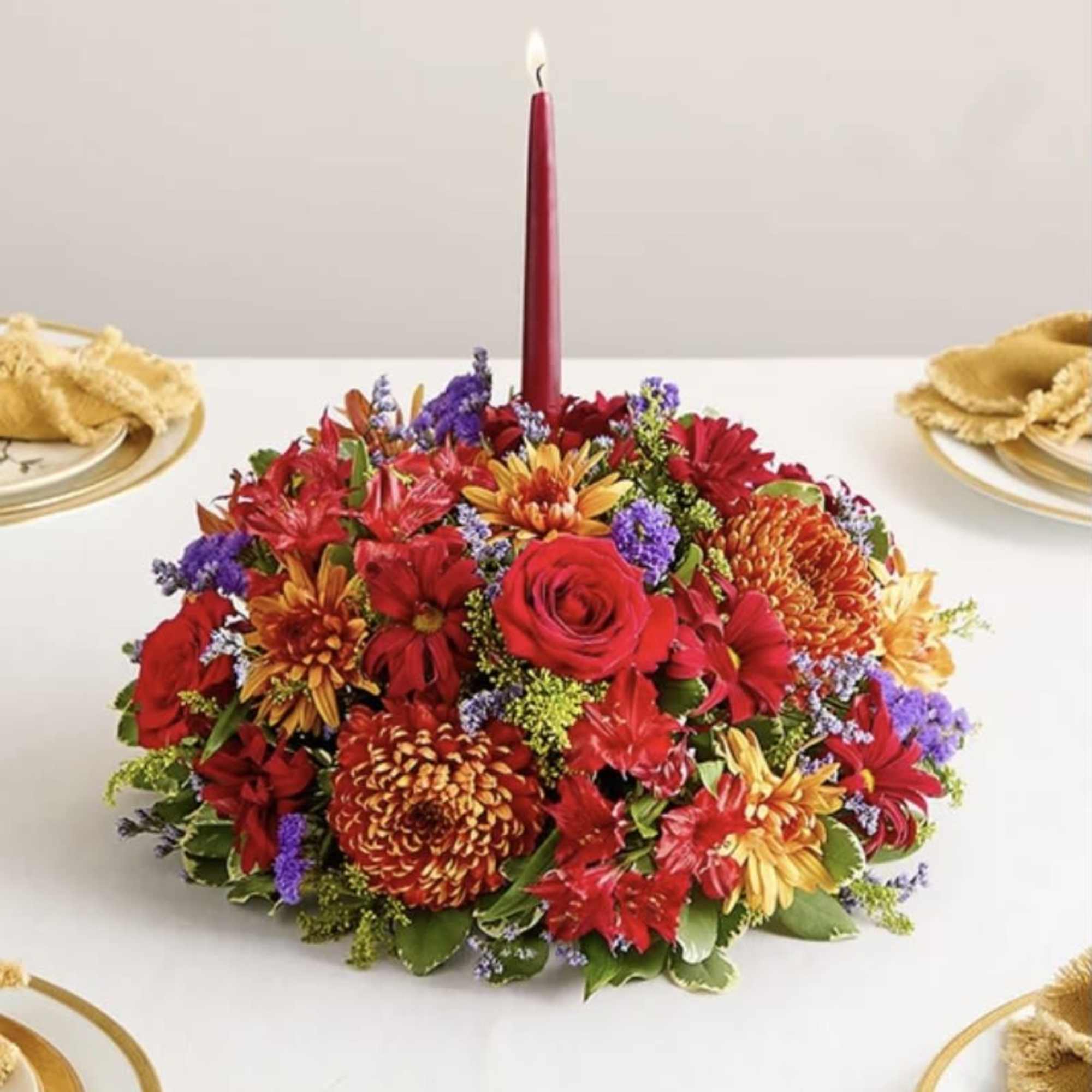 Set the table in brilliant style. Our centerpiece captures the rich beauty