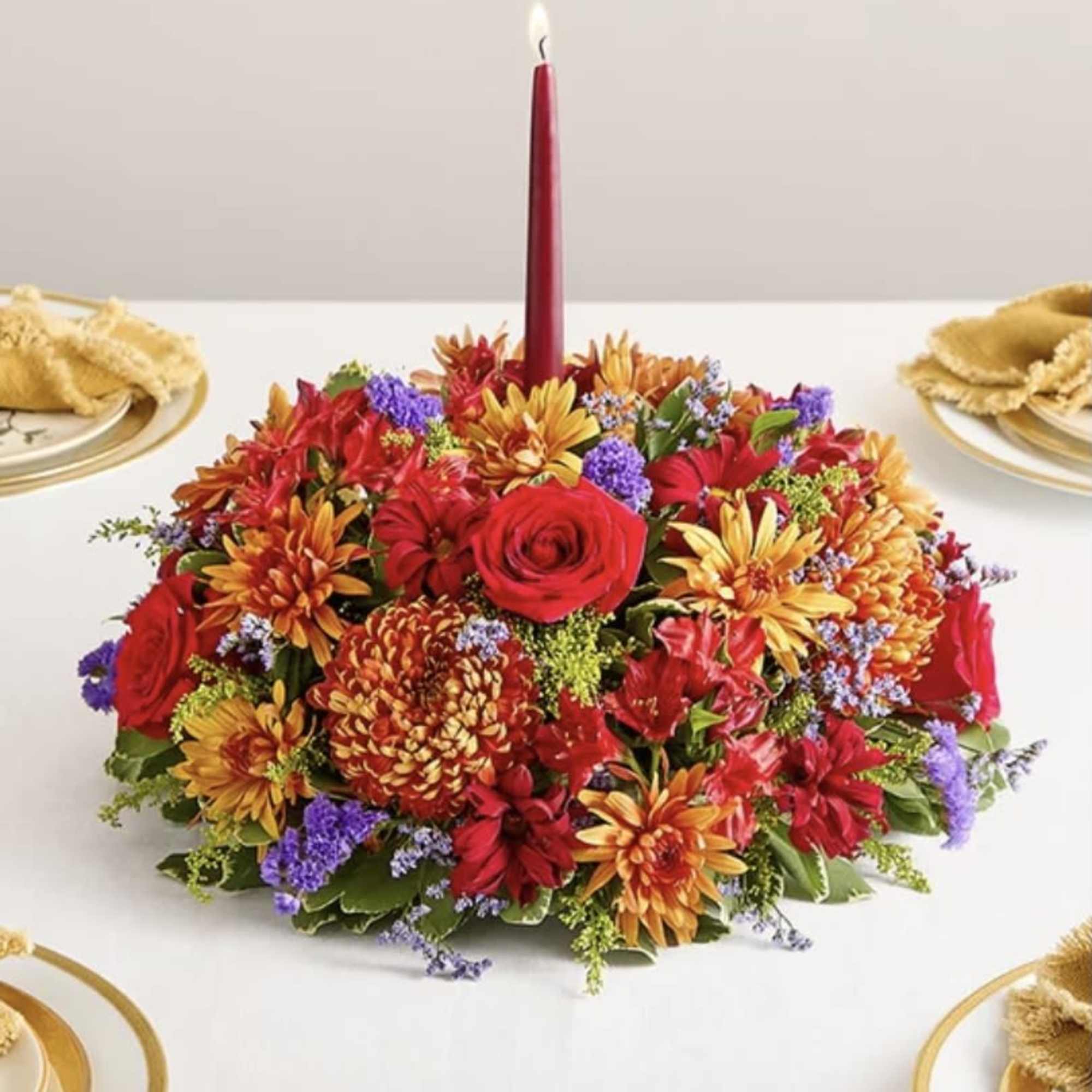 Set the table in brilliant style. Our centerpiece captures the rich beauty