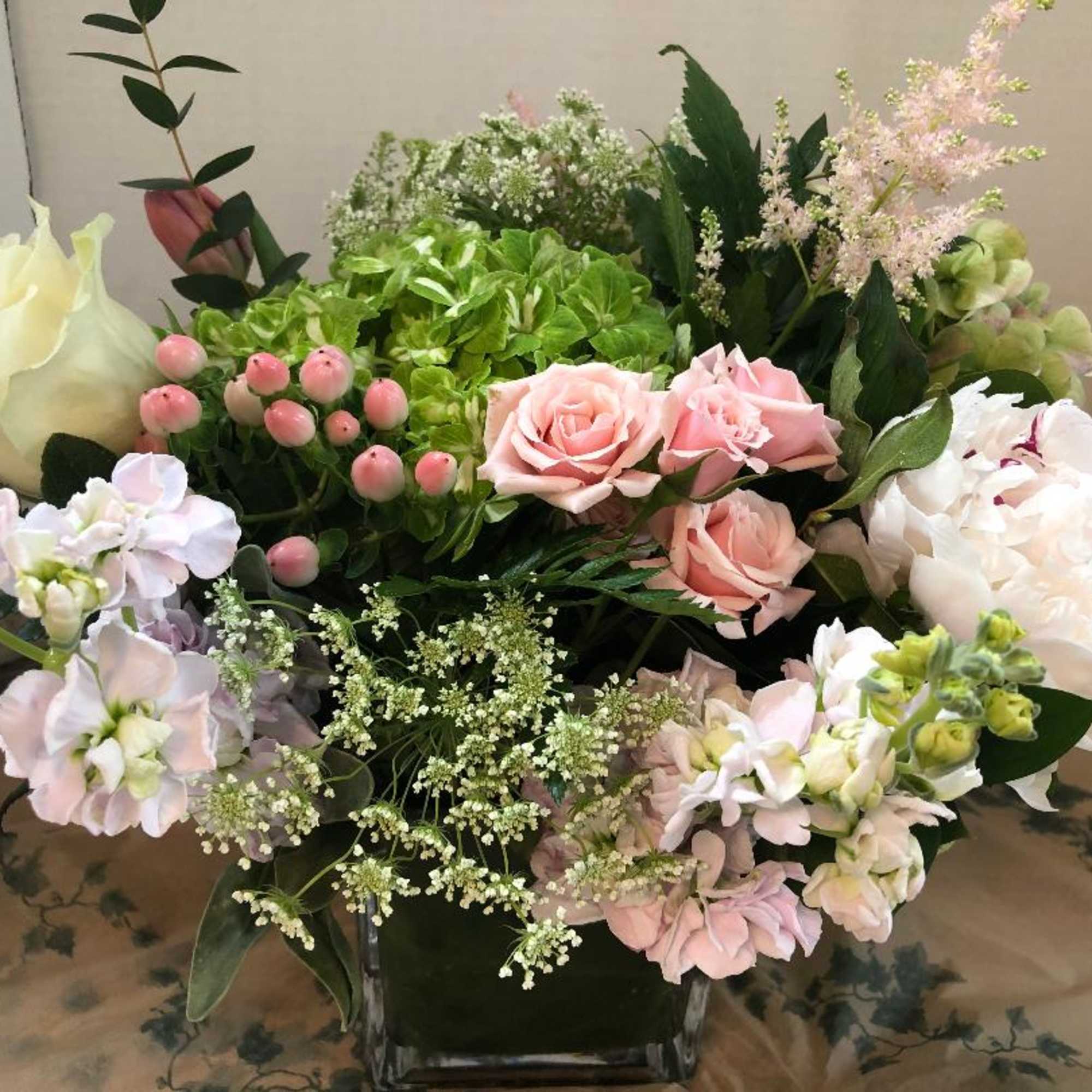 Peonies(Seasonal), Variety of Hydrangea, Roses, Queen Anne Lace, Tulips(Seasonal). Spray Roses, Astibe