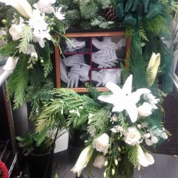 Your family tribute standing sqauare wreath