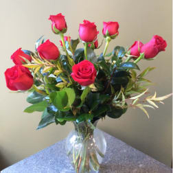 Bouquet of red roses in a clear glass vase