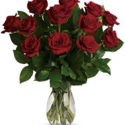 Bouquet of red roses in a clear glass vase