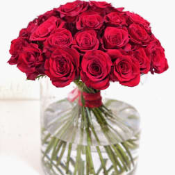 Bouquet of red roses in a clear glass vase
