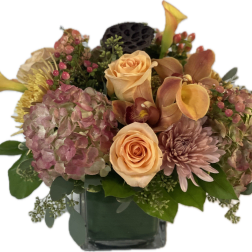 Peach roses and pink hydrangeas in a glass vase