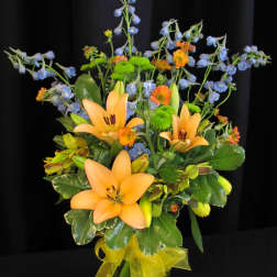 Small spring mix with Daffodil