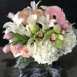 Bouquet of pink and white flowers in a vase