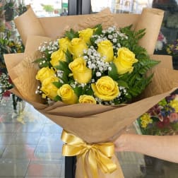 Golden Elegance 12 Rose Bouquet