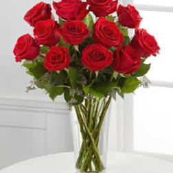 Bouquet of red roses in a clear glass vase
