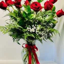 Classic dozen red roses