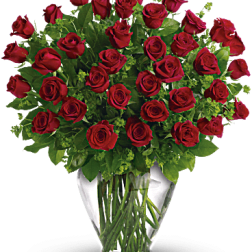 Bouquet of red roses in a clear glass vase