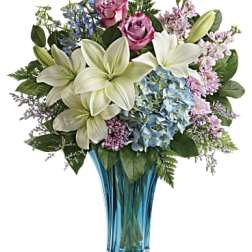Teleflora's Heart's Pirouette Bouquet