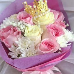 Pink and cream roses with white daisies and a gold crown topper